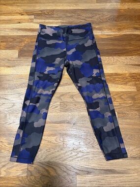 ATHLETA ultimate stash camo printed leggings.